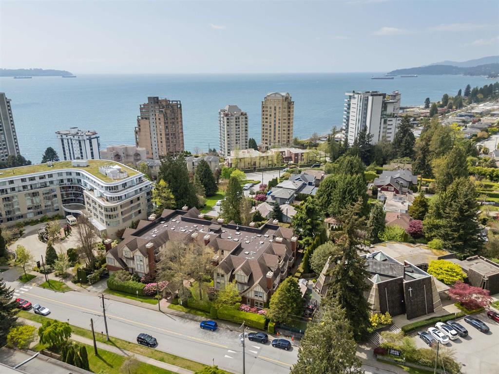 #105 -843 22nd Street